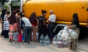 Anggota Komisi V DPR RI Dari Gerinda, Marlyn Maisarah Bantu Air Bersih untuk Warga Babakan Madang